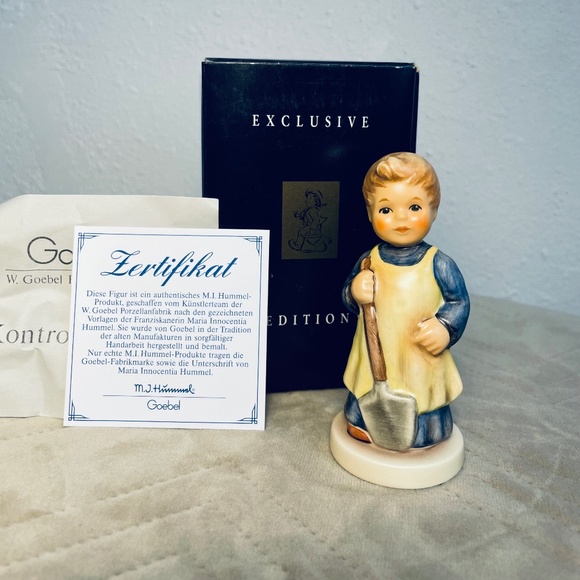 Goebel M.J. Hummel Garden Treasures Vintage Porcelain Figurine - Picture 1 of 5
